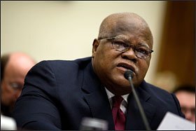 National Education Association President Reg Weaver testifies at a joint House-Senate hearing on the No Child Left Behind Act last week. The NEA is part of a coalition seeking a major overhaul of the law.