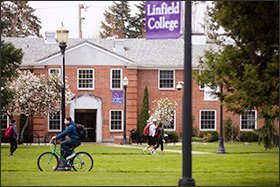 Linfield College, a small, private liberal arts college in McMinnville, Ore., last month hosted about 20 teachers, principals, and school counselors from rural middle and high schools across the state for a visit organized by Oregon GEAR UP.