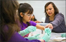 Teacher Judy Katsaros of Matthew Gallistel Elementary Language Academy in Chicago oversees work by 4th grader Jacquelyn Salazar, 10, at left, and Alexia Amezcua, 10, in a learning lab at the city’s Museum of Science and Industry.