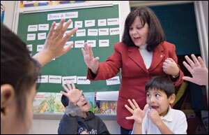 Maria Albuquerque-Malaman leads a counting lesson in Spanish.