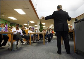 Pat Forgione meets with teachers at Barton Hills Elementary School in Austin. He has a highenergy style and an ability to rally people around a common set of goals, say those who know him.