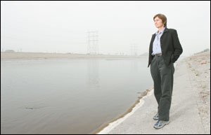 Since it’s within walking distance of Bell Cudahy K-8 Span School in California, where Stevens teaches 6th grade math and science, the river is a convenient place to introduce field science to students participating in the Reading the River project she created.