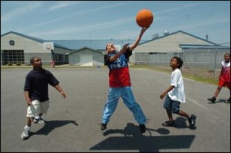 A basketball poety on the court