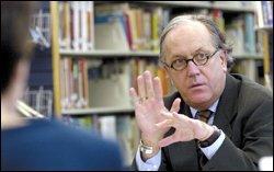 Harvard professor Richard F. Elmore leads a discussion.